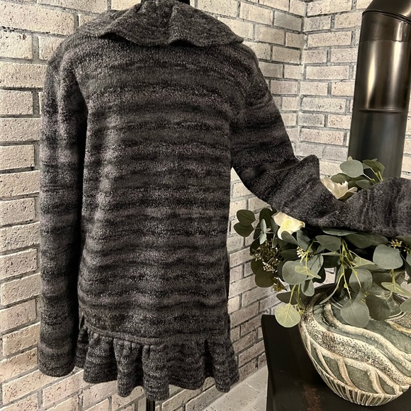 Nine West Ladies Ruffled Gray/Black Sweater NWOT - Picture 9 of 12